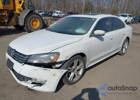 2013 Volkswagen Passat 3.6L V6 Sel Premium z USA, uszkodzony, nr VIN 1VWCM7A37DC024641